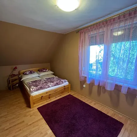 Izabella Vendeghaz דירה