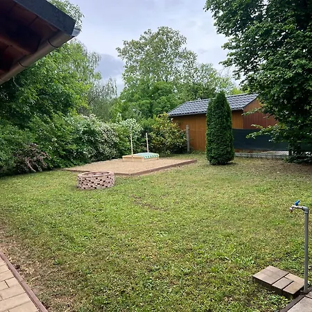 Izabella Vendeghaz באלאטונסארסו